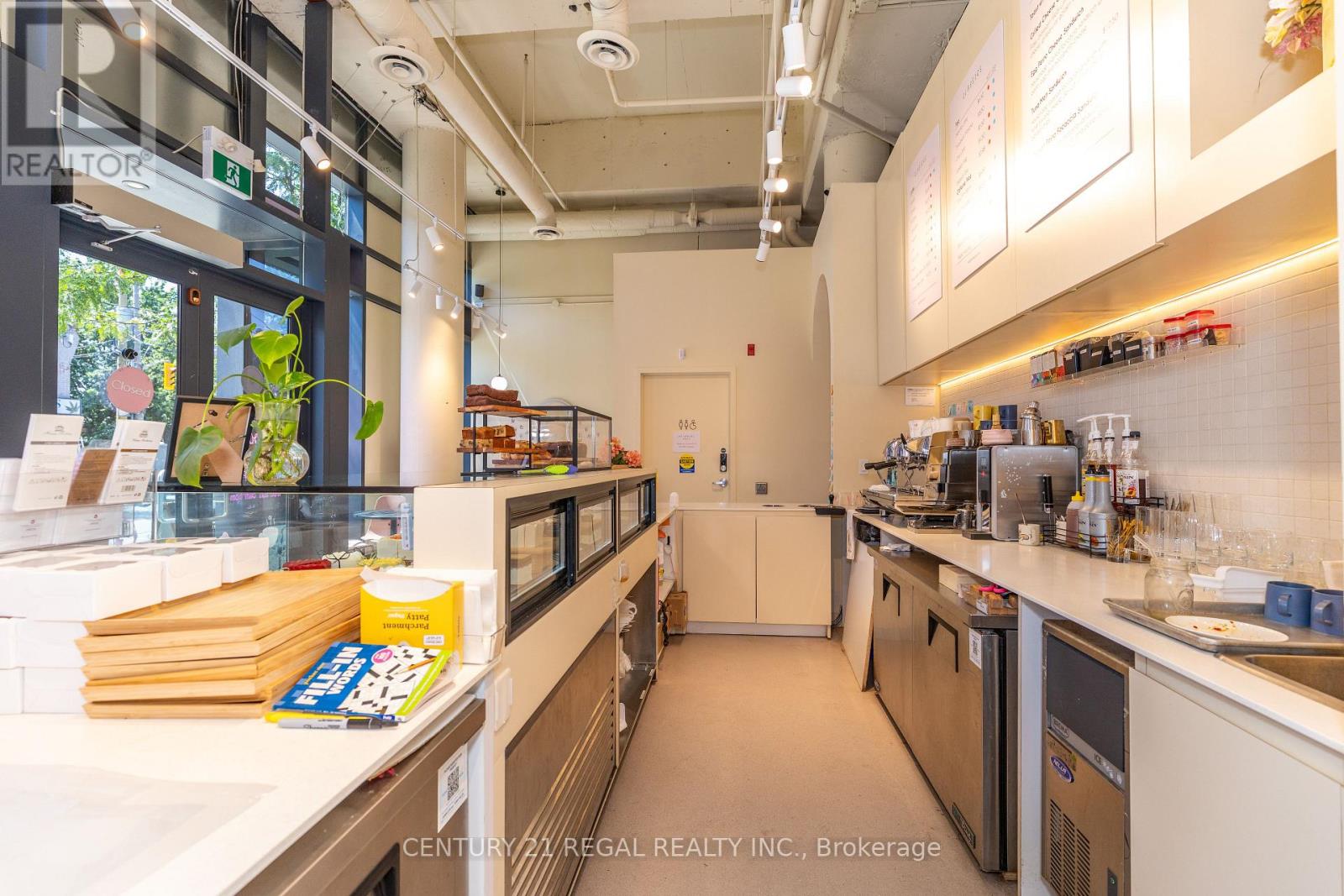 862 Dundas Street W Property Photo 14
