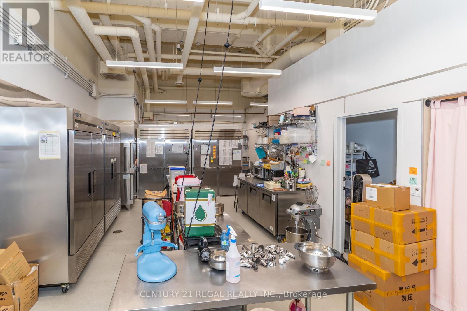 862 Dundas Street W Property Photo 16