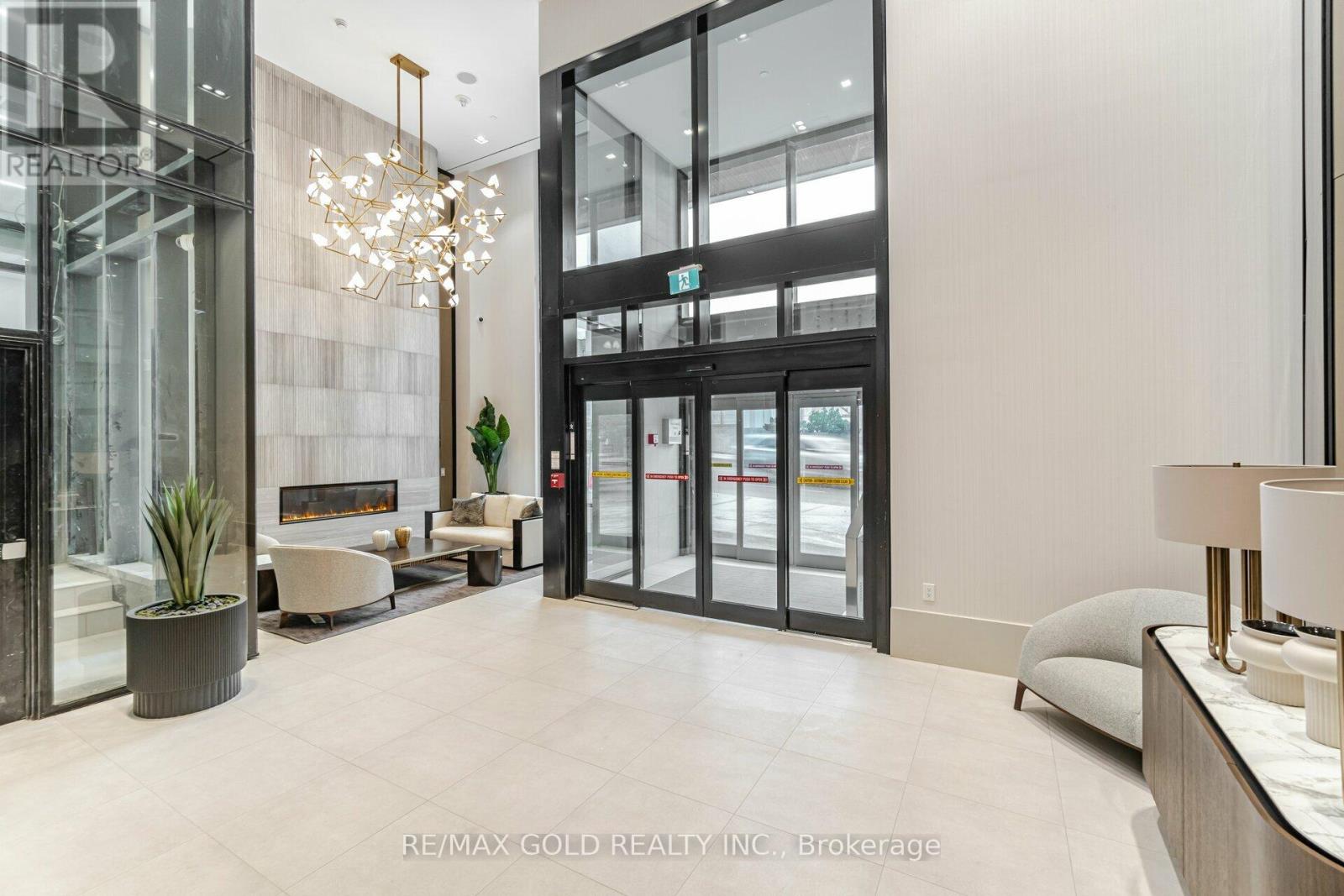 216 - 2020 BATHURST STREET Property Photo 1
