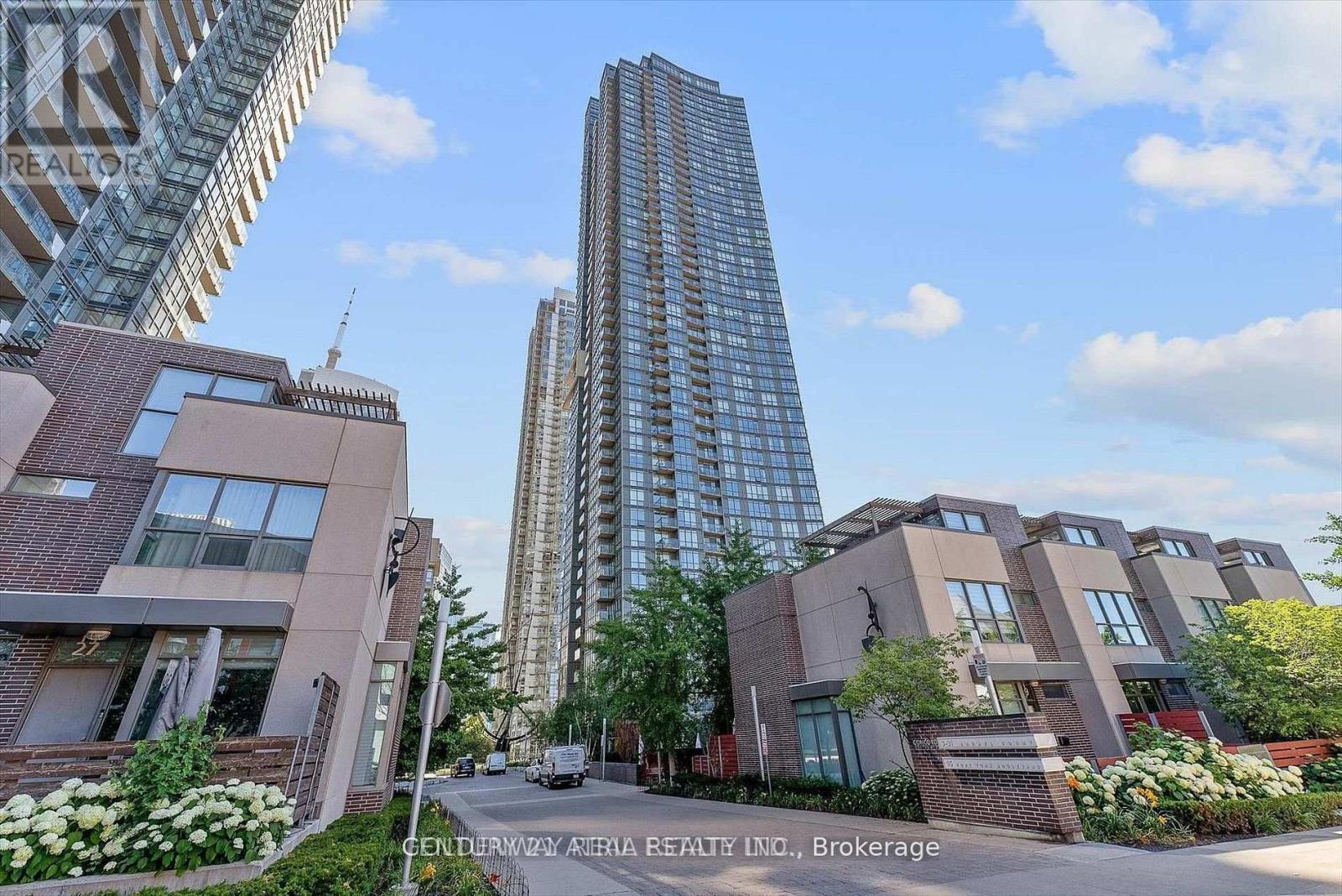 4809 - 11 BRUNEL COURT Property Photo 1