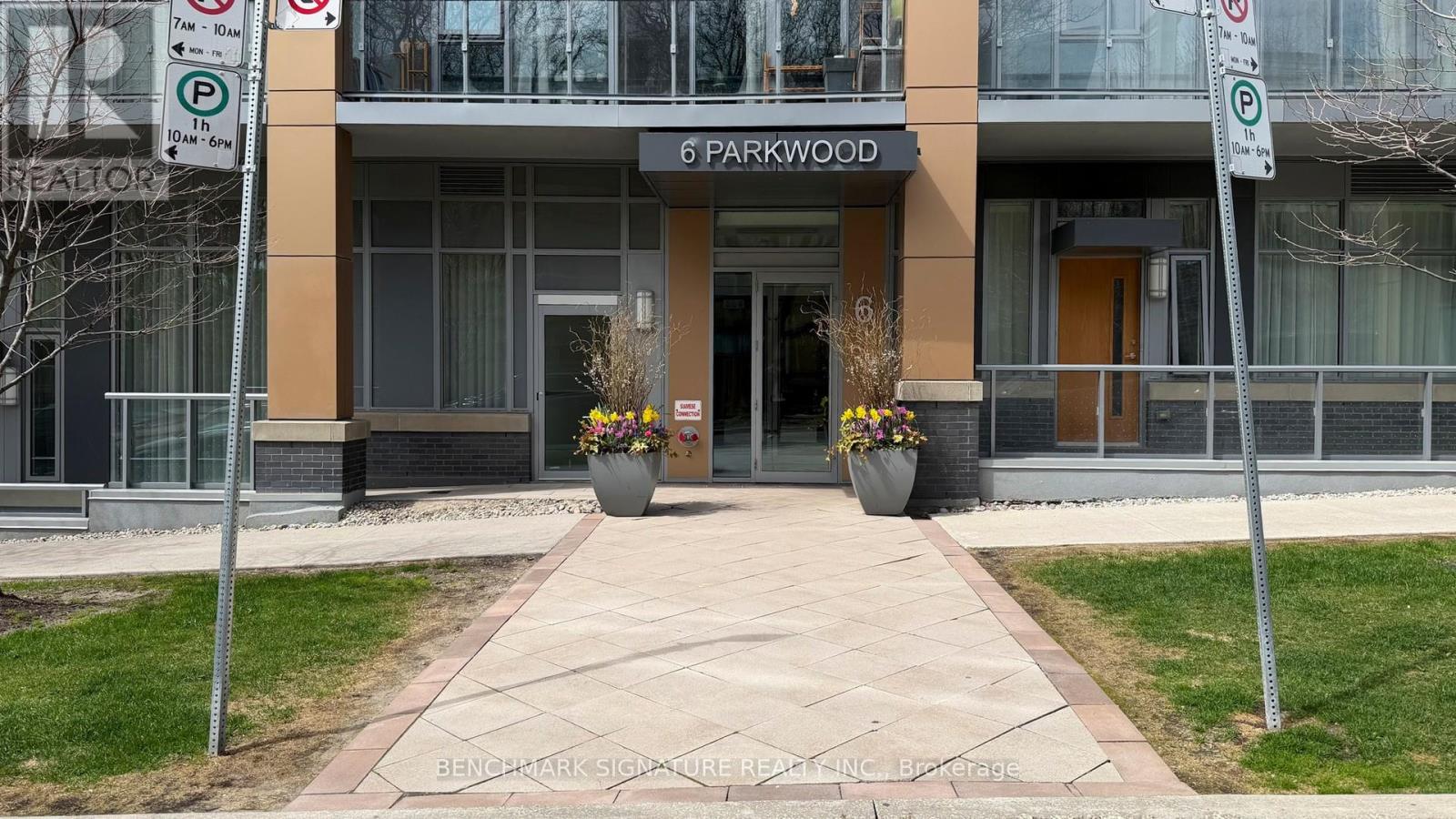 Th106 - 6 Parkwood Avenue Property Photo 4