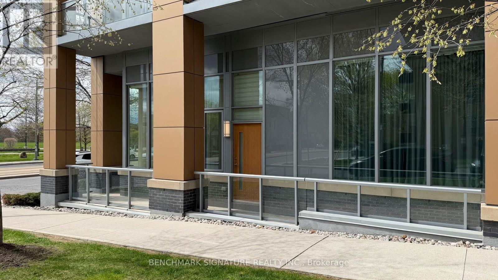 Th106 - 6 Parkwood Avenue Property Photo 5