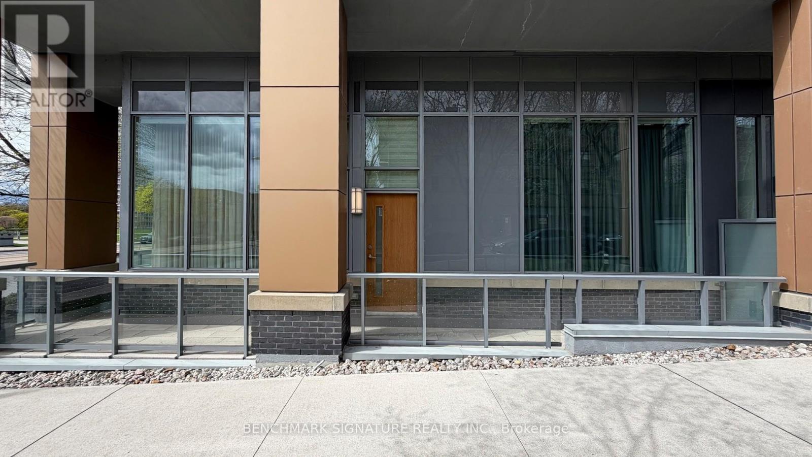 Th106 - 6 Parkwood Avenue Property Photo 6