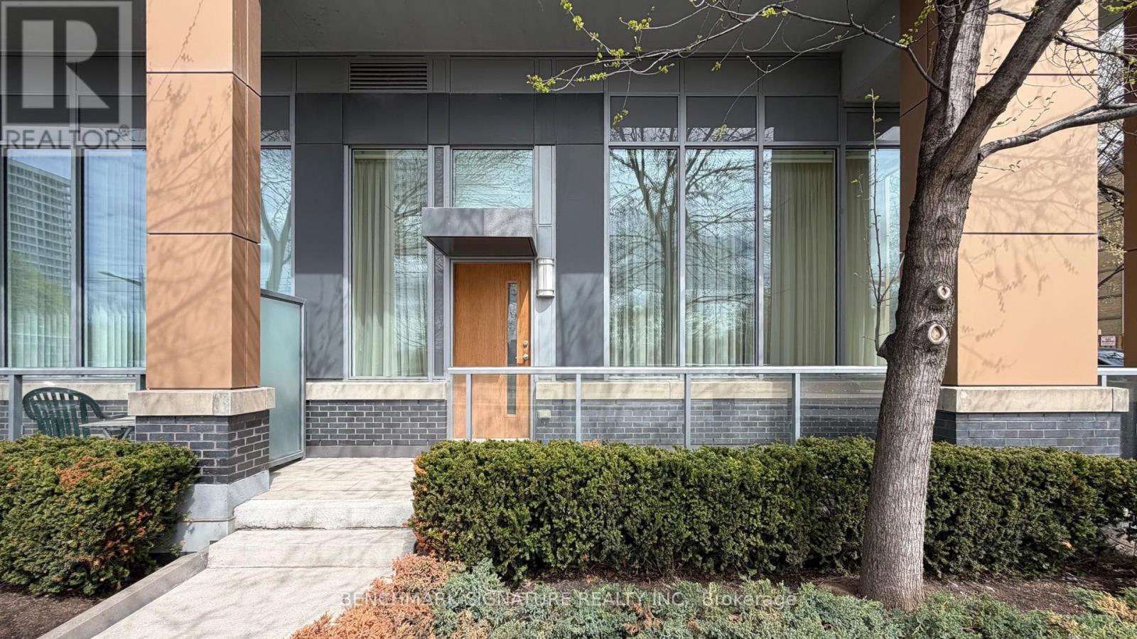 Th106 - 6 Parkwood Avenue Property Photo 7