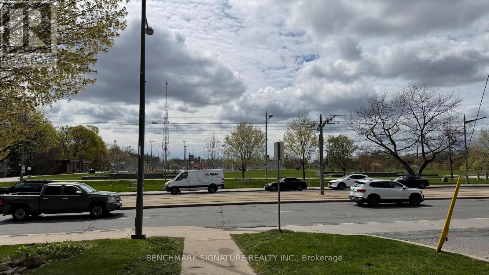 Th106 - 6 Parkwood Avenue Property Photo 8