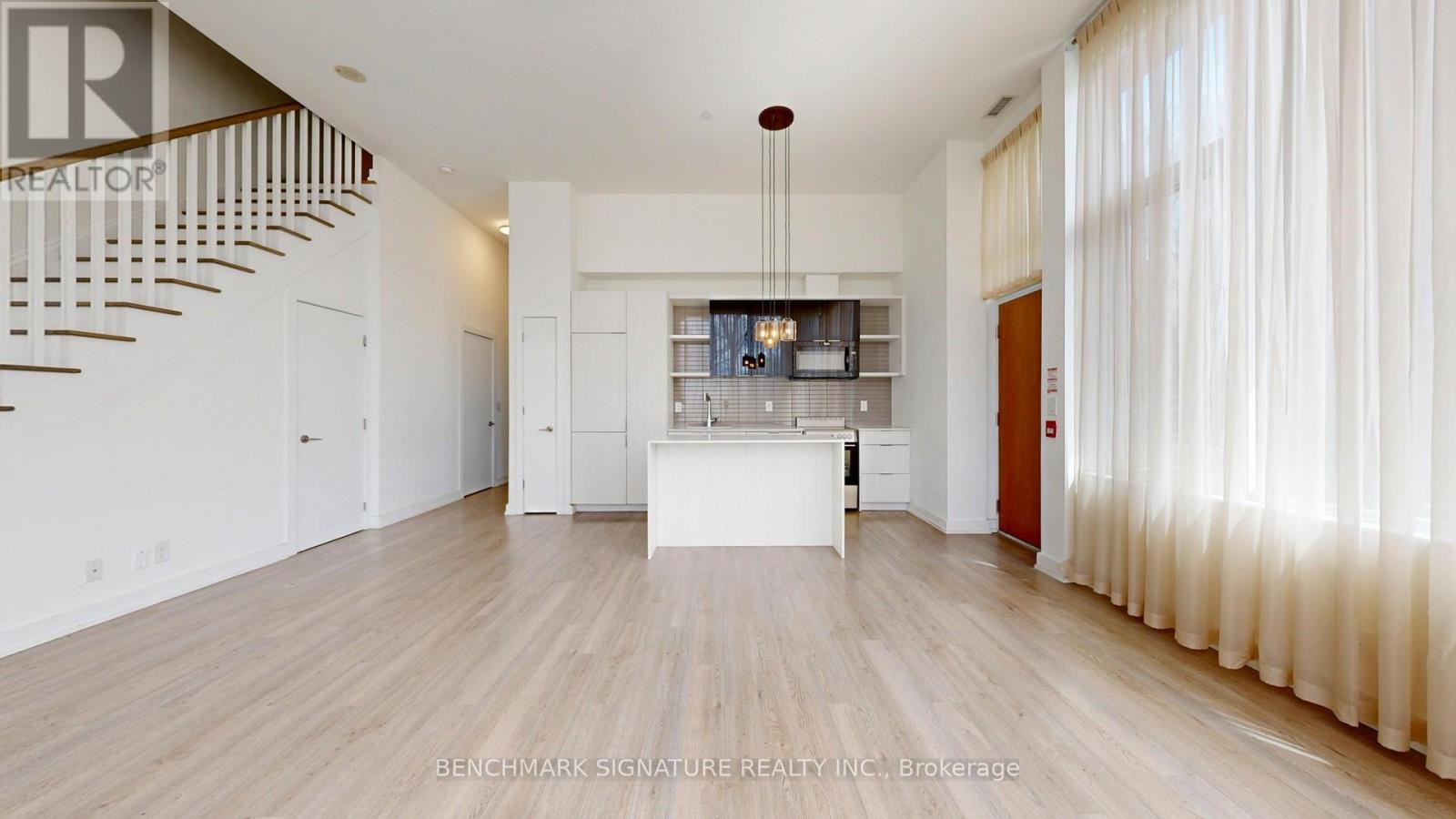 Th106 - 6 Parkwood Avenue Property Photo 16