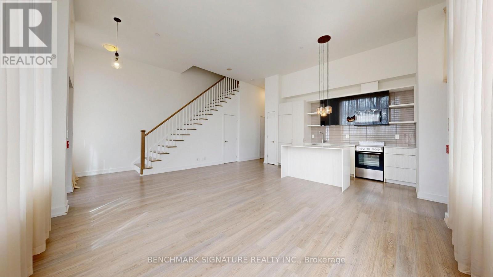 Th106 - 6 Parkwood Avenue Property Photo 17