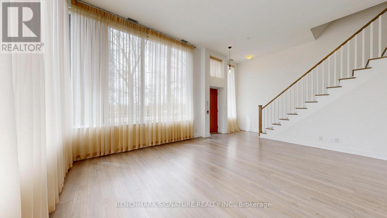 Th106 - 6 Parkwood Avenue Property Photo 18