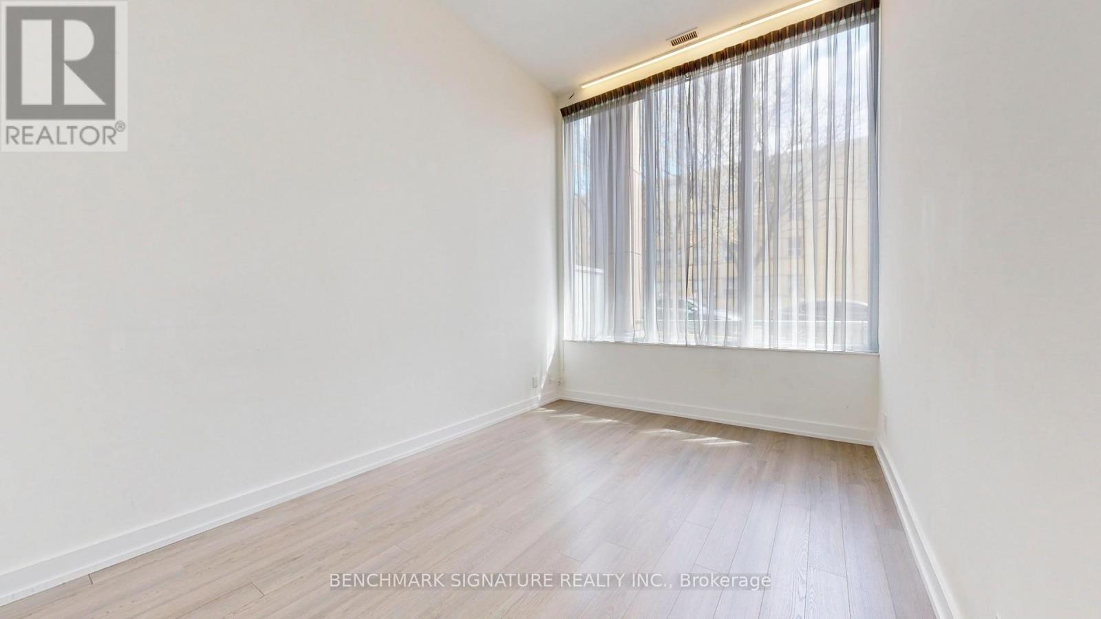 Th106 - 6 Parkwood Avenue Property Photo 23