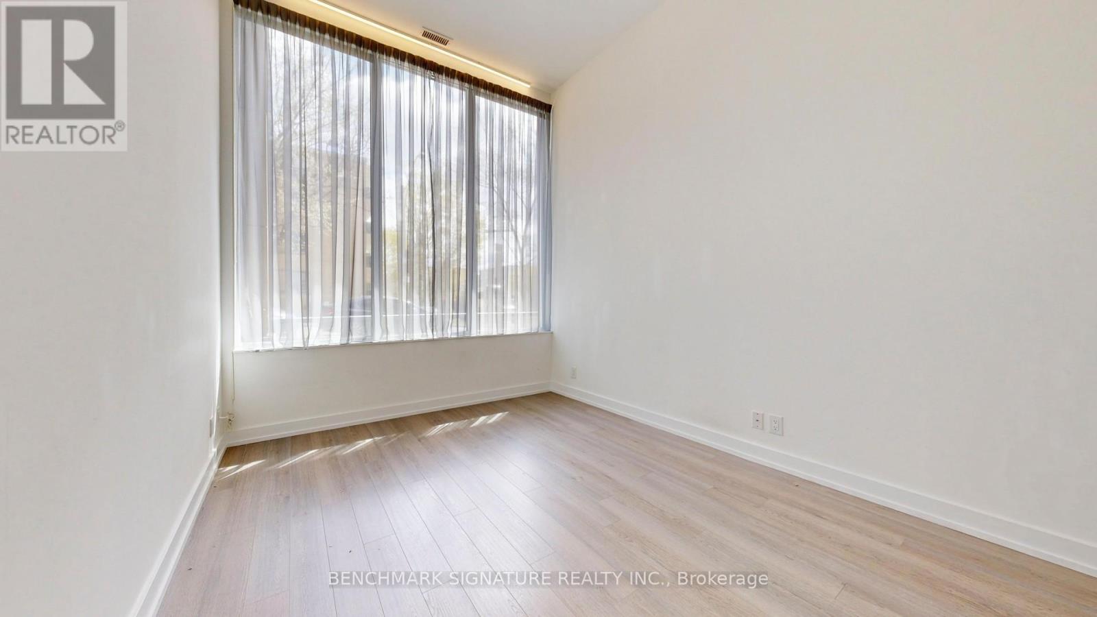 Th106 - 6 Parkwood Avenue Property Photo 24