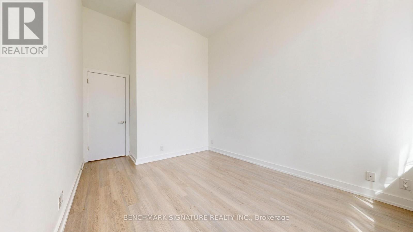 Th106 - 6 Parkwood Avenue Property Photo 25