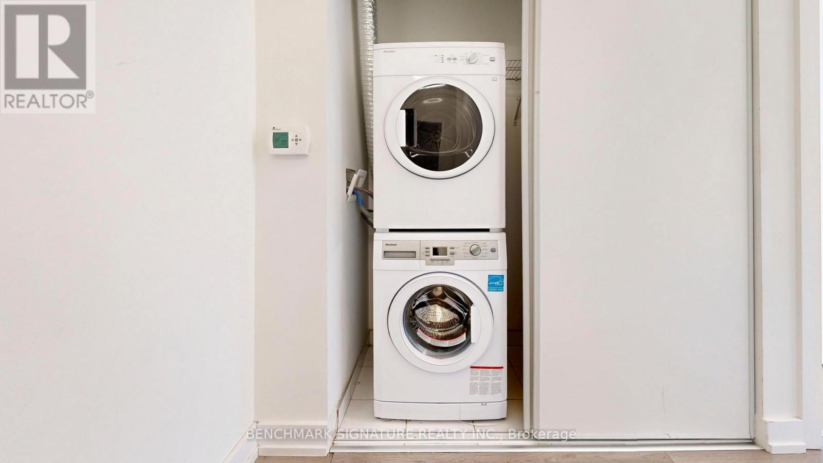 Th106 - 6 Parkwood Avenue Property Photo 27