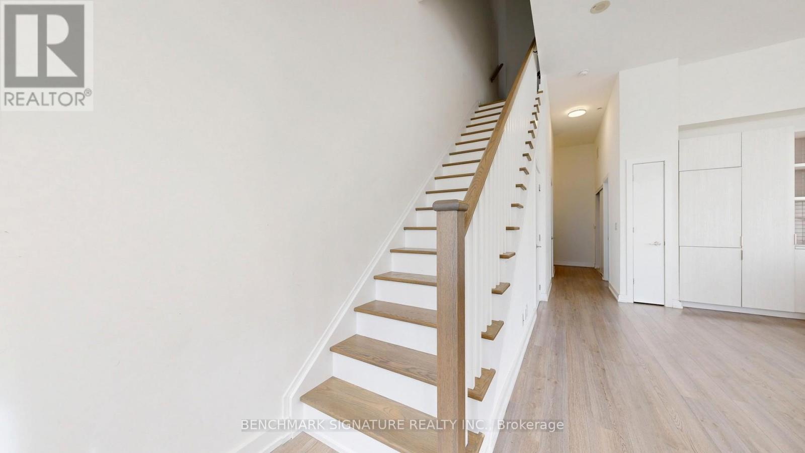 Th106 - 6 Parkwood Avenue Property Photo 29