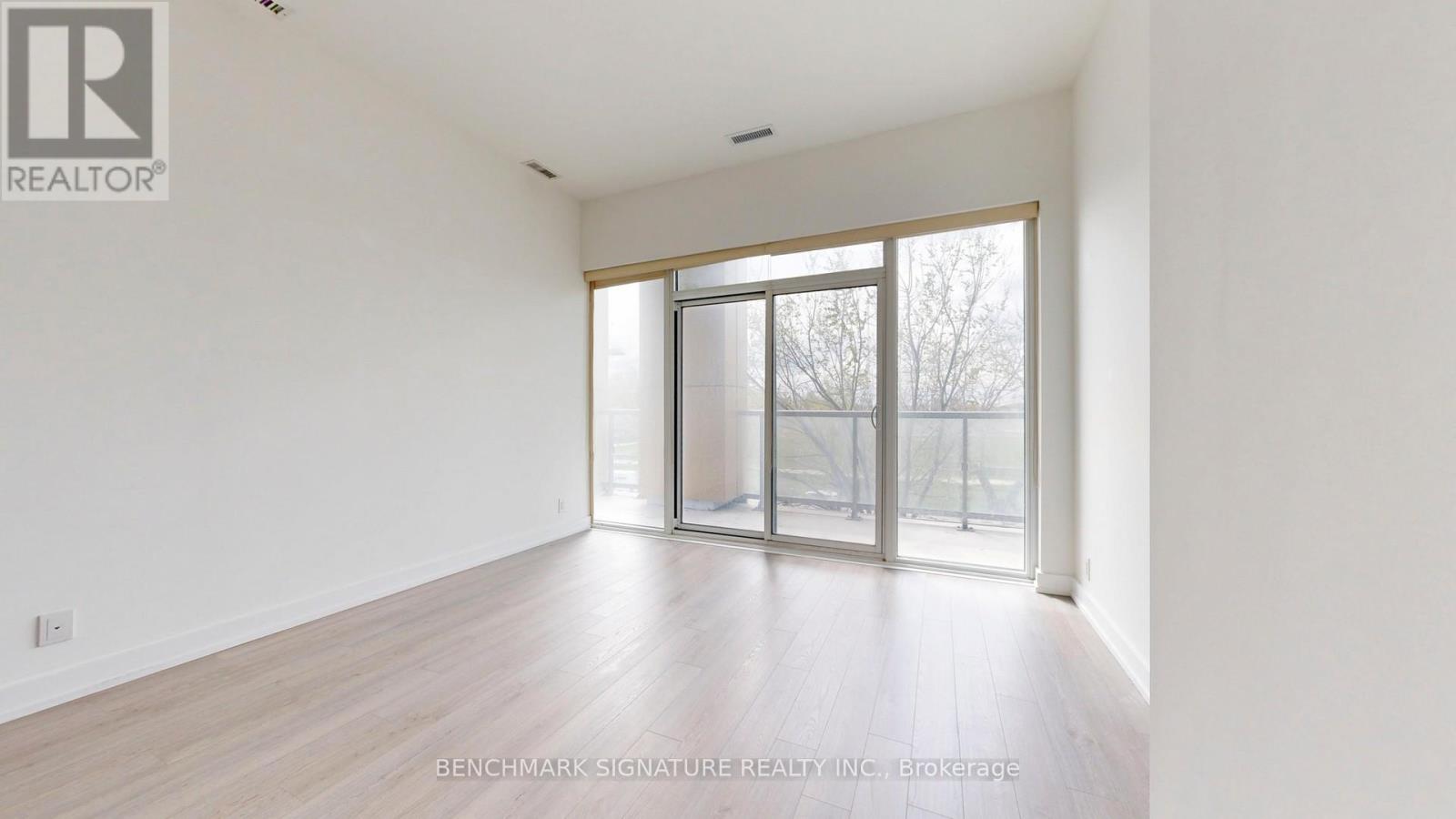 Th106 - 6 Parkwood Avenue Property Photo 31