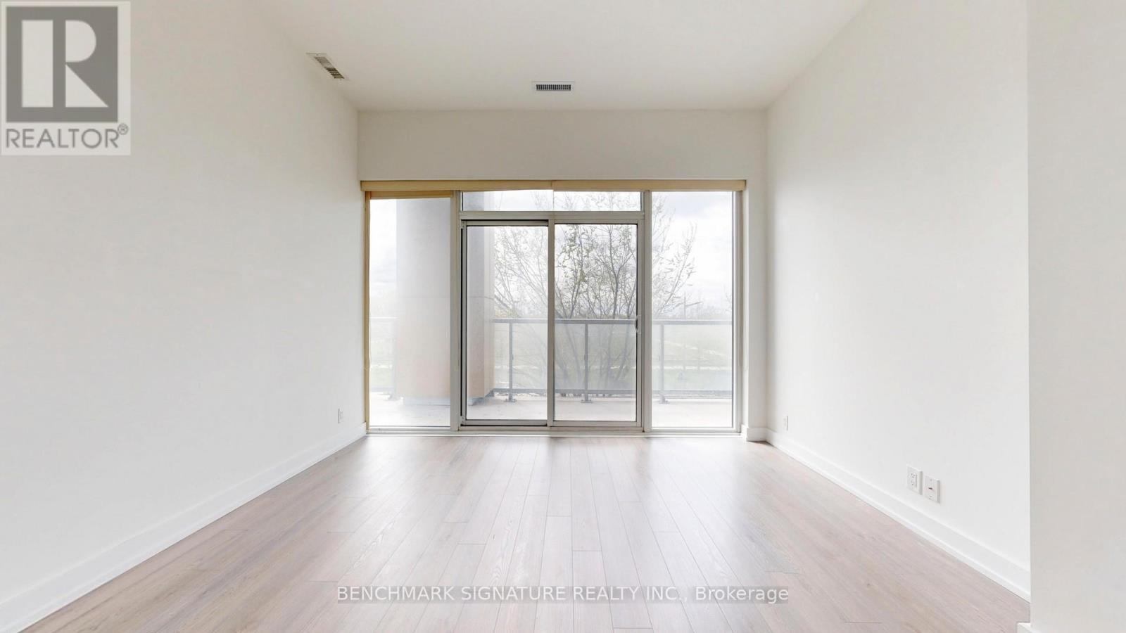 Th106 - 6 Parkwood Avenue Property Photo 32