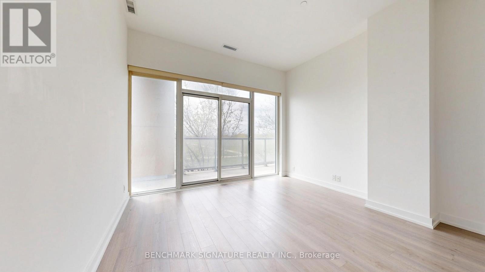 Th106 - 6 Parkwood Avenue Property Photo 33