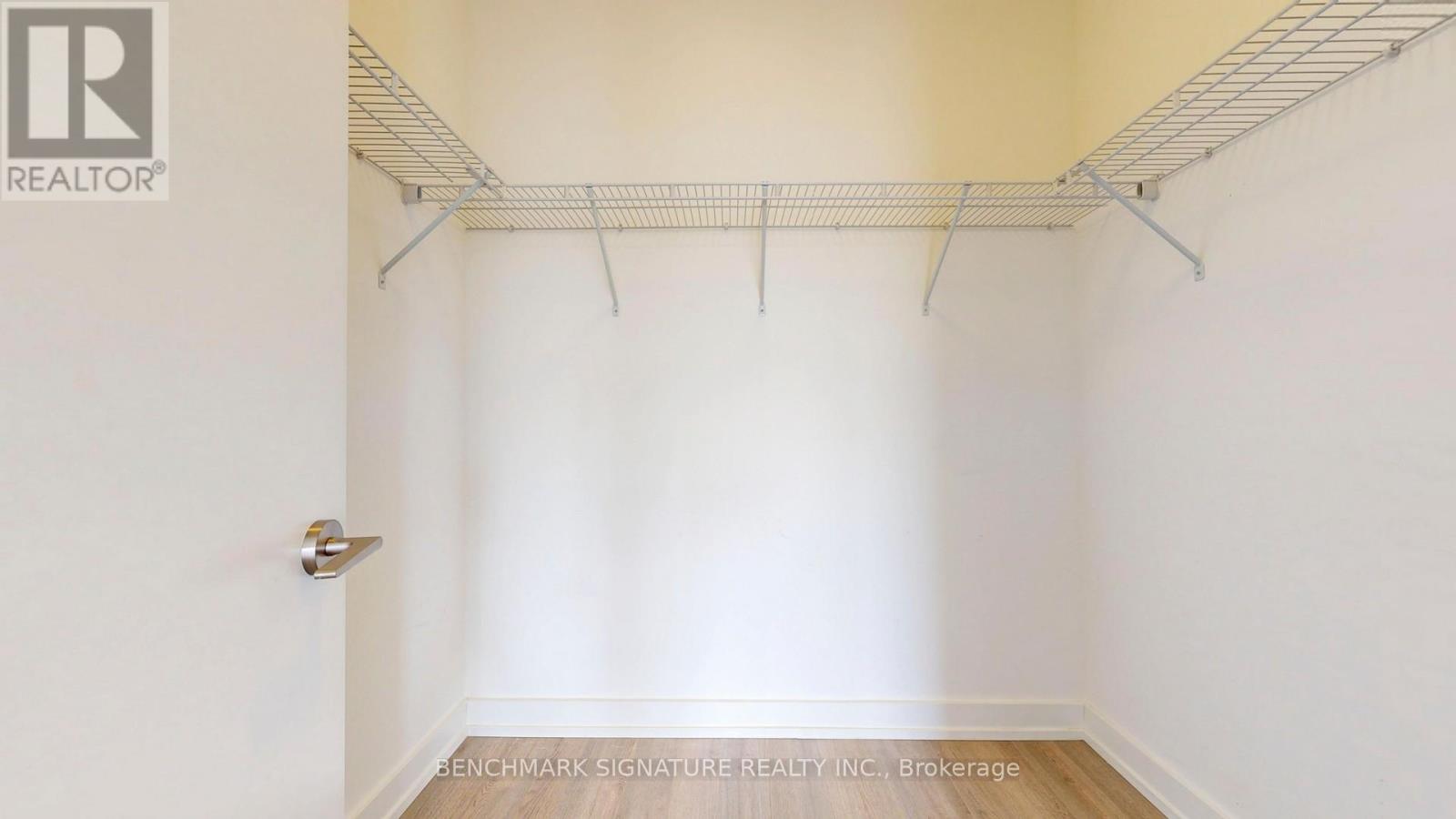 Th106 - 6 Parkwood Avenue Property Photo 35