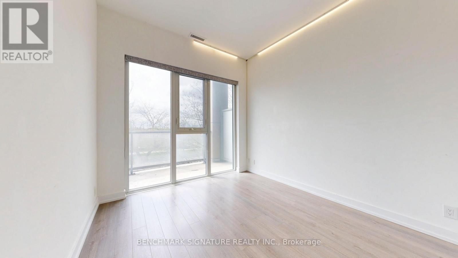 Th106 - 6 Parkwood Avenue Property Photo 37