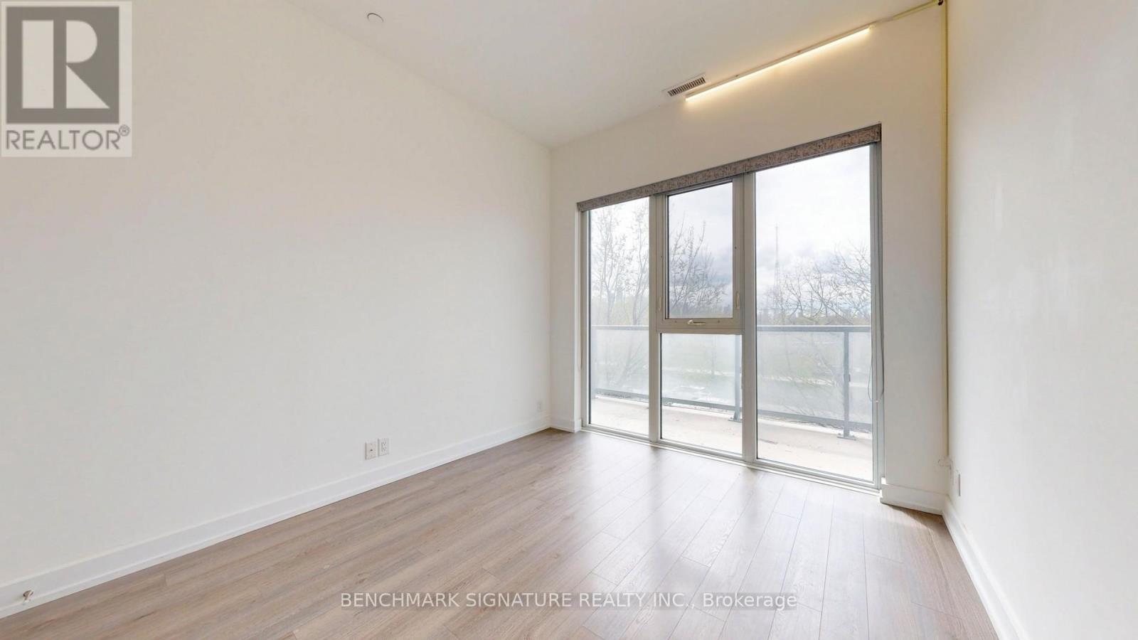 Th106 - 6 Parkwood Avenue Property Photo 38