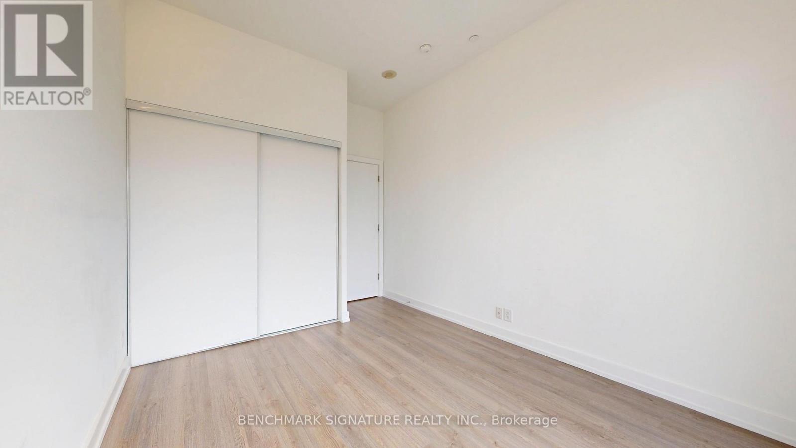 Th106 - 6 Parkwood Avenue Property Photo 39