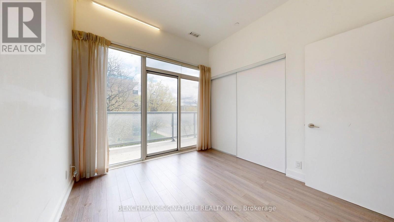 Th106 - 6 Parkwood Avenue Property Photo 41