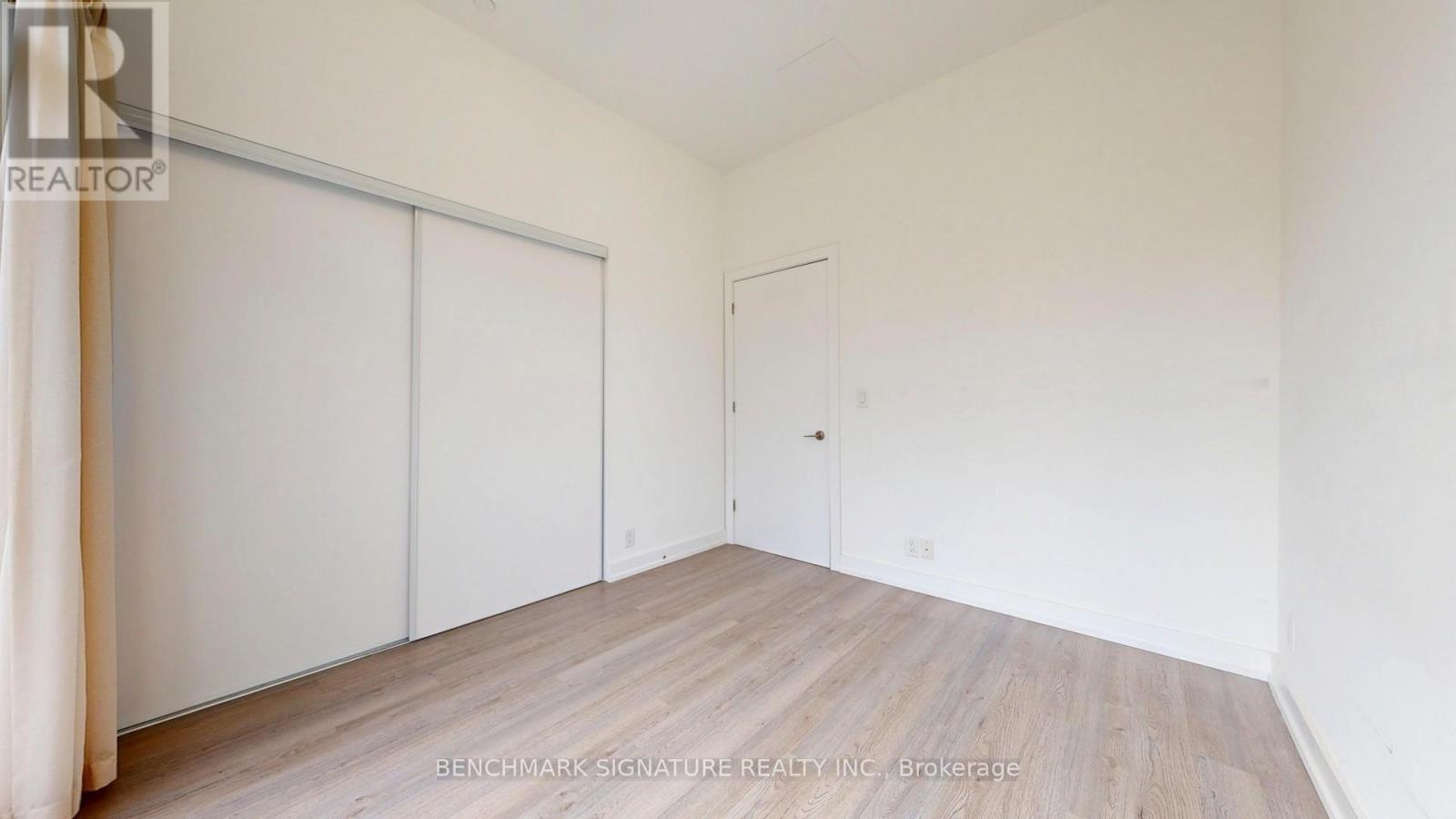 Th106 - 6 Parkwood Avenue Property Photo 42