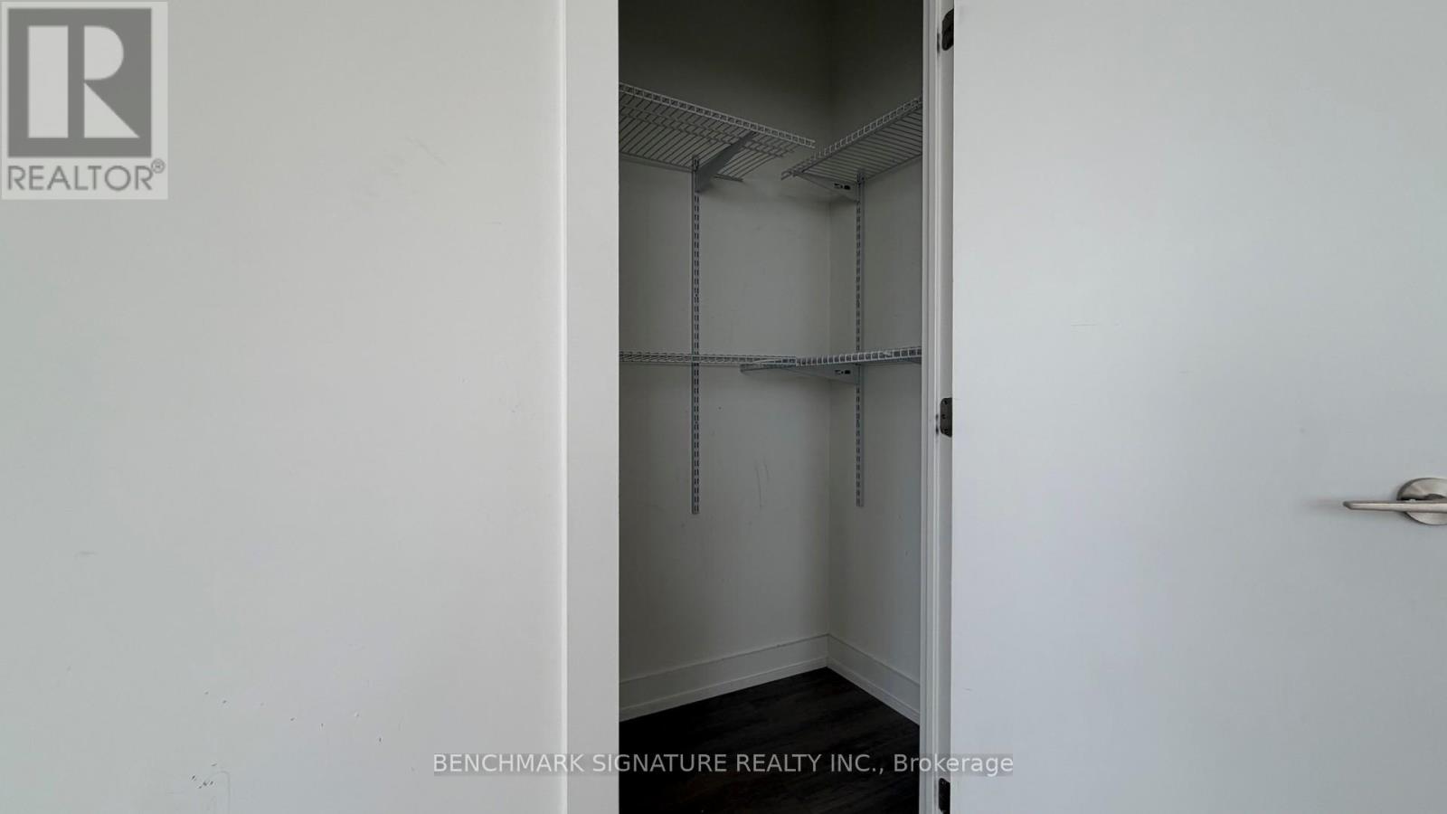 Th106 - 6 Parkwood Avenue Property Photo 43