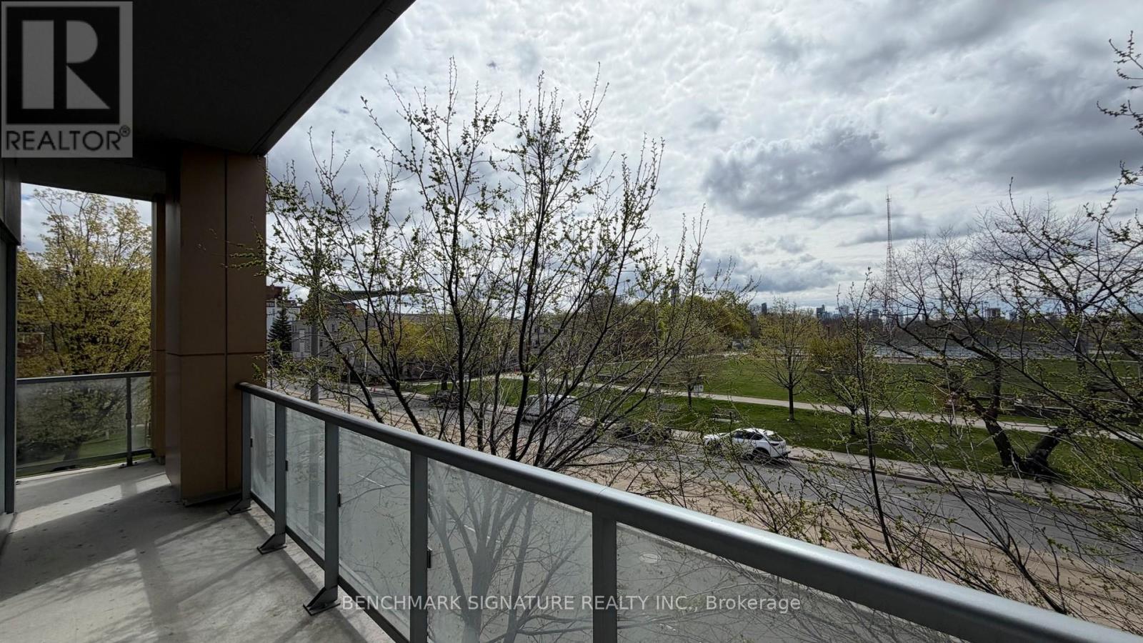 Th106 - 6 Parkwood Avenue Property Photo 49