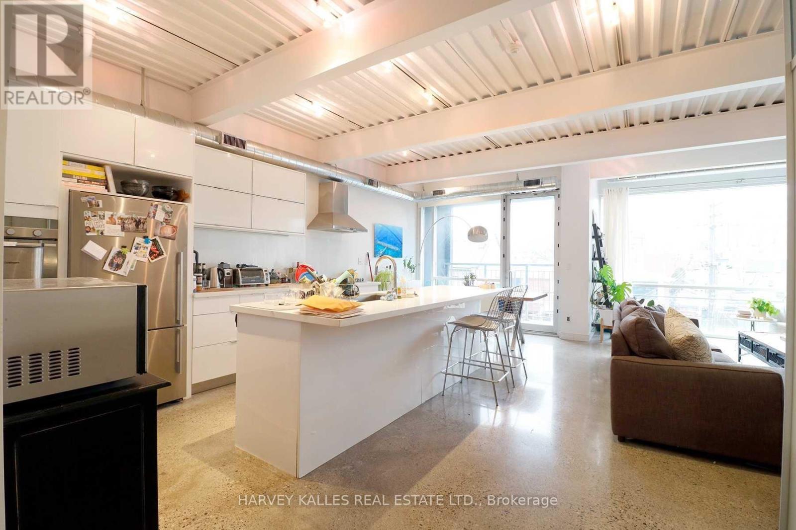 Ph3a - 214 Bathurst Street Property Photo 1
