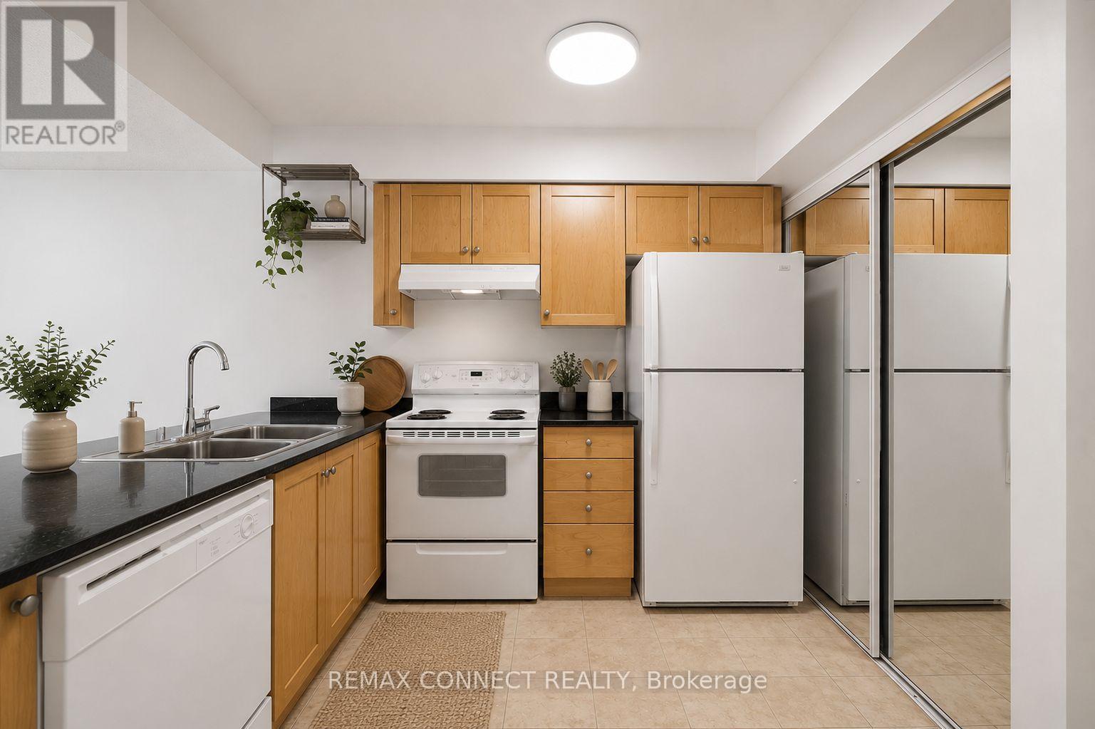 1254 - 313 Richmond Street E Property Photo 4