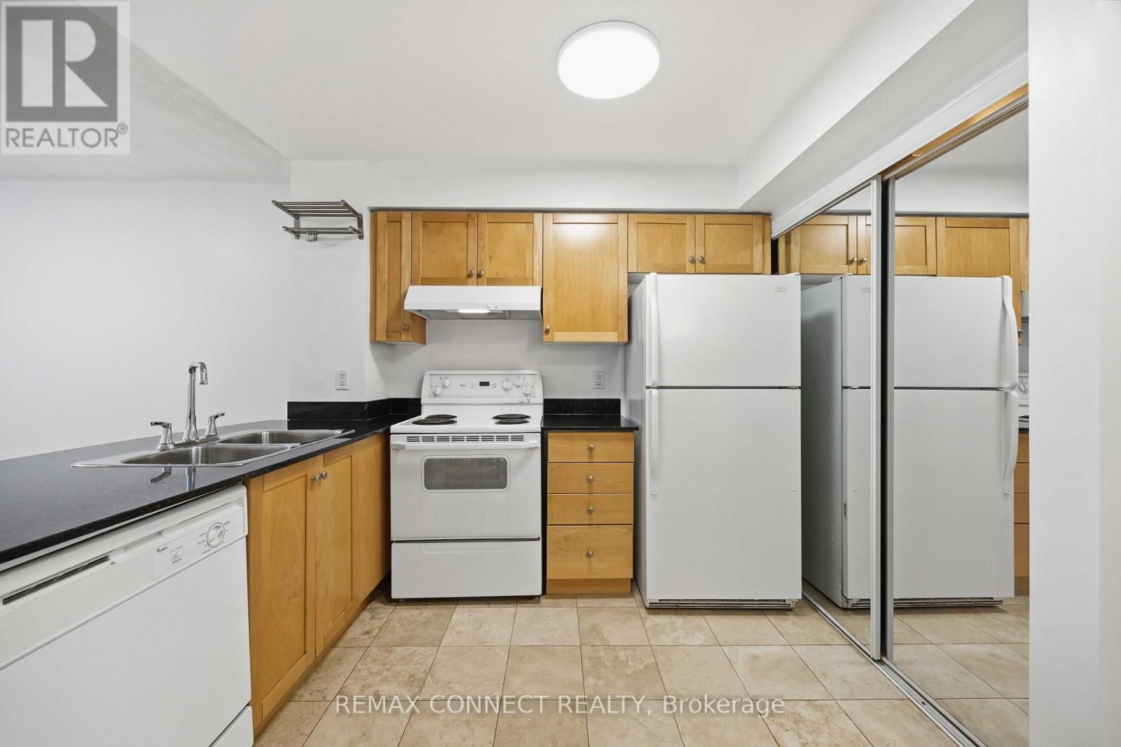 1254 - 313 Richmond Street E Property Photo 5