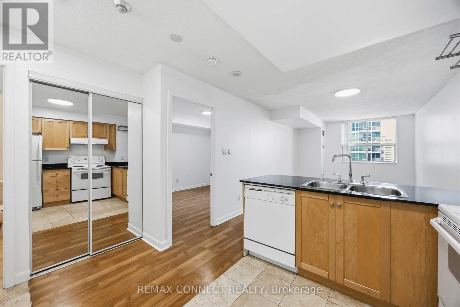 1254 - 313 Richmond Street E Property Photo 16