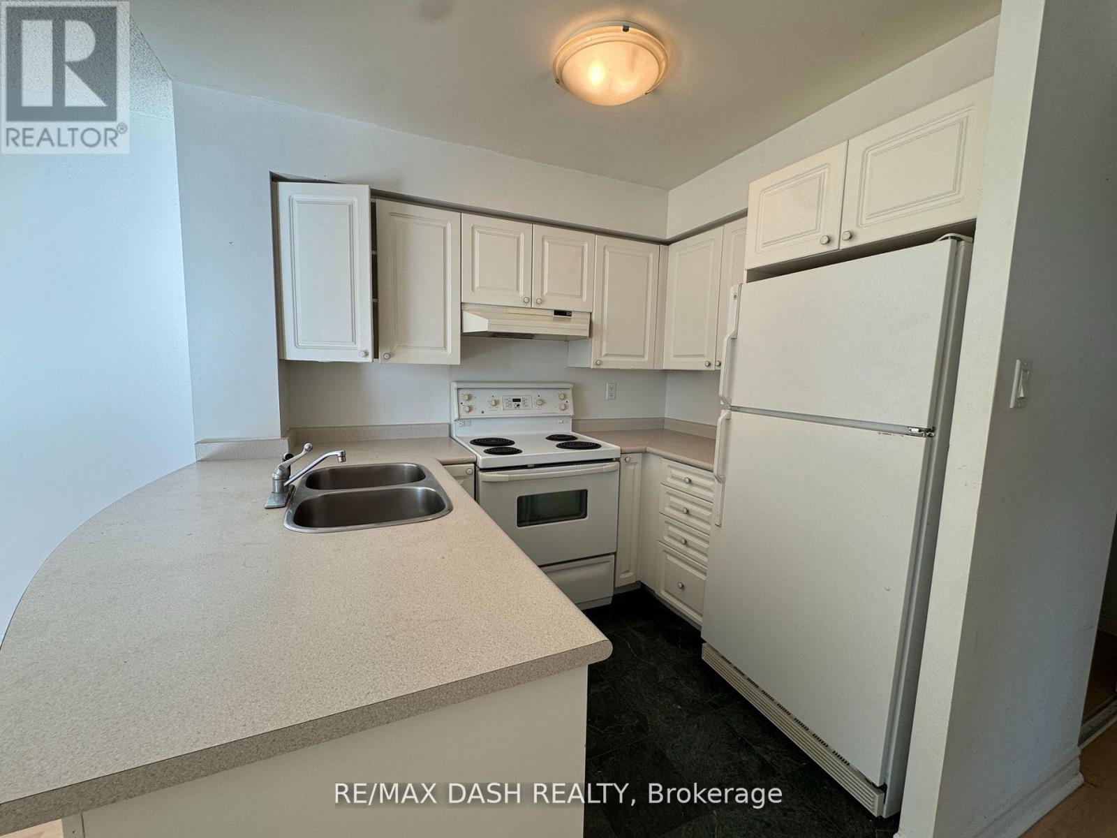 1113 - 109 Front Street E Property Photo 7