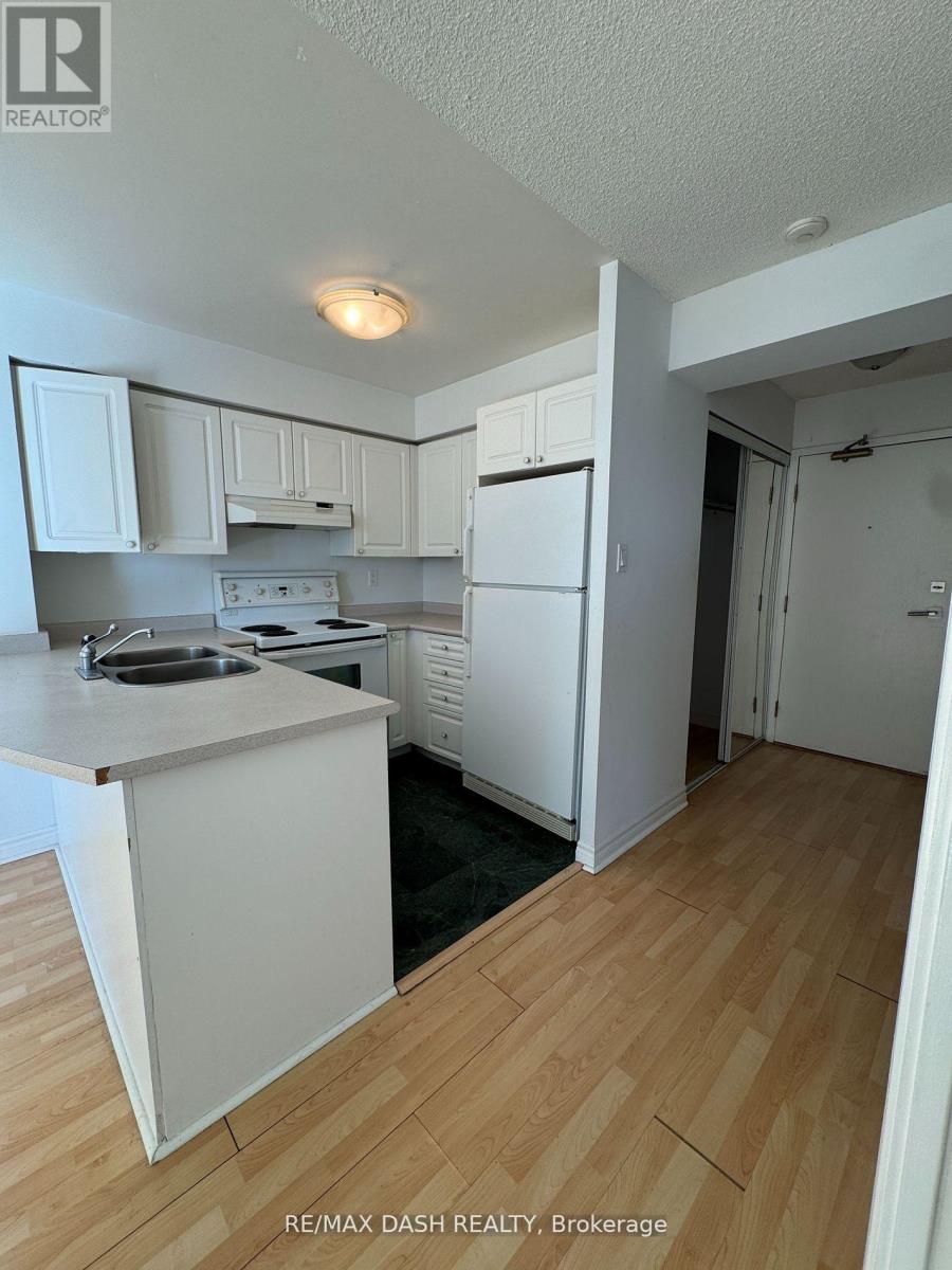 1113 - 109 Front Street E Property Photo 8