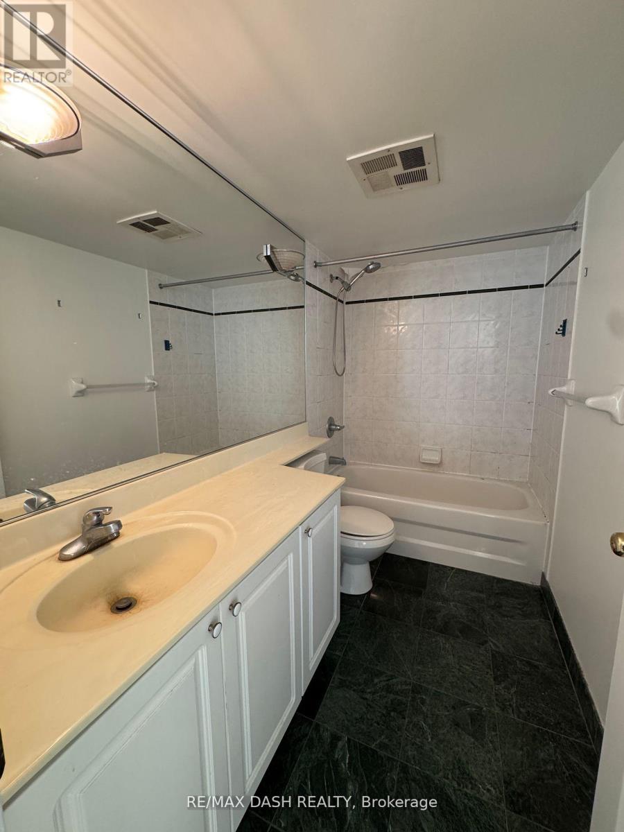 1113 - 109 Front Street E Property Photo 10