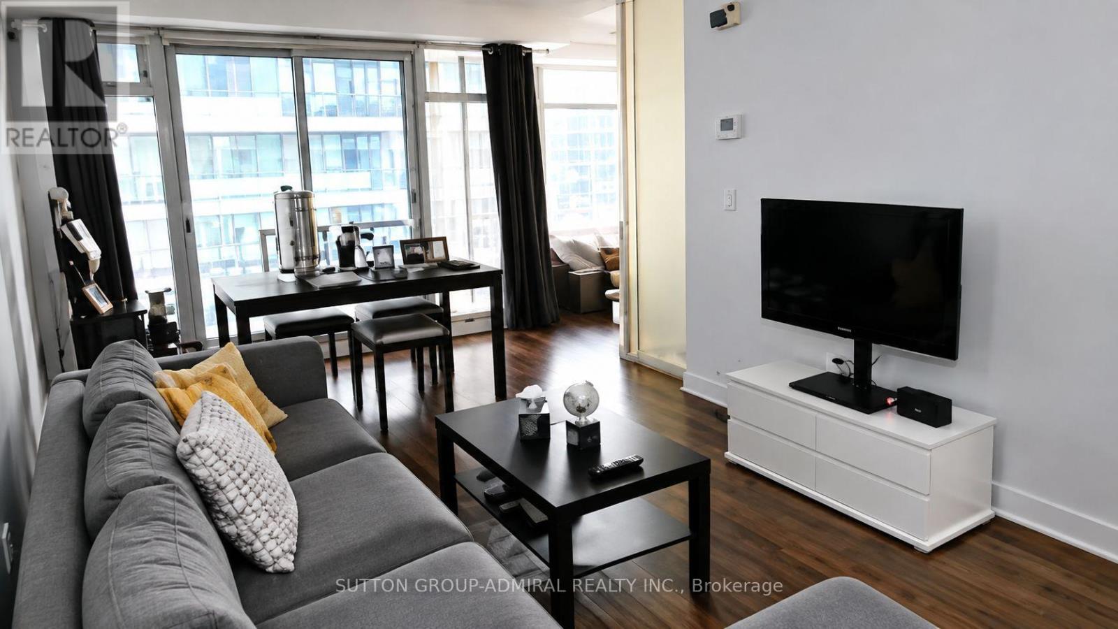 3210 - 2191 Yonge Street Property Photo 3