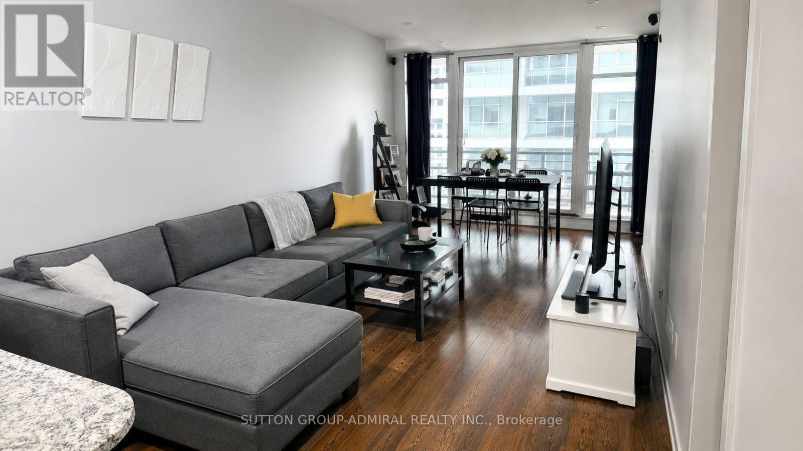 3210 - 2191 Yonge Street Property Photo 4