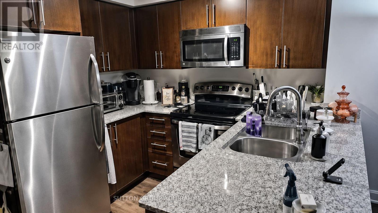 3210 - 2191 Yonge Street Property Photo 8