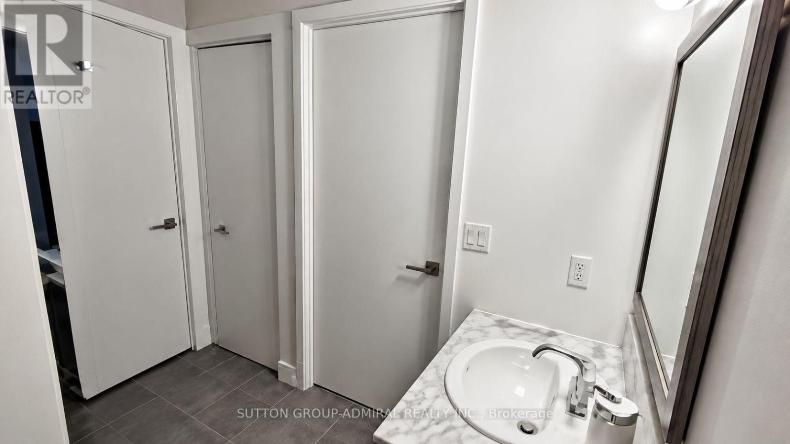 3210 - 2191 Yonge Street Property Photo 11