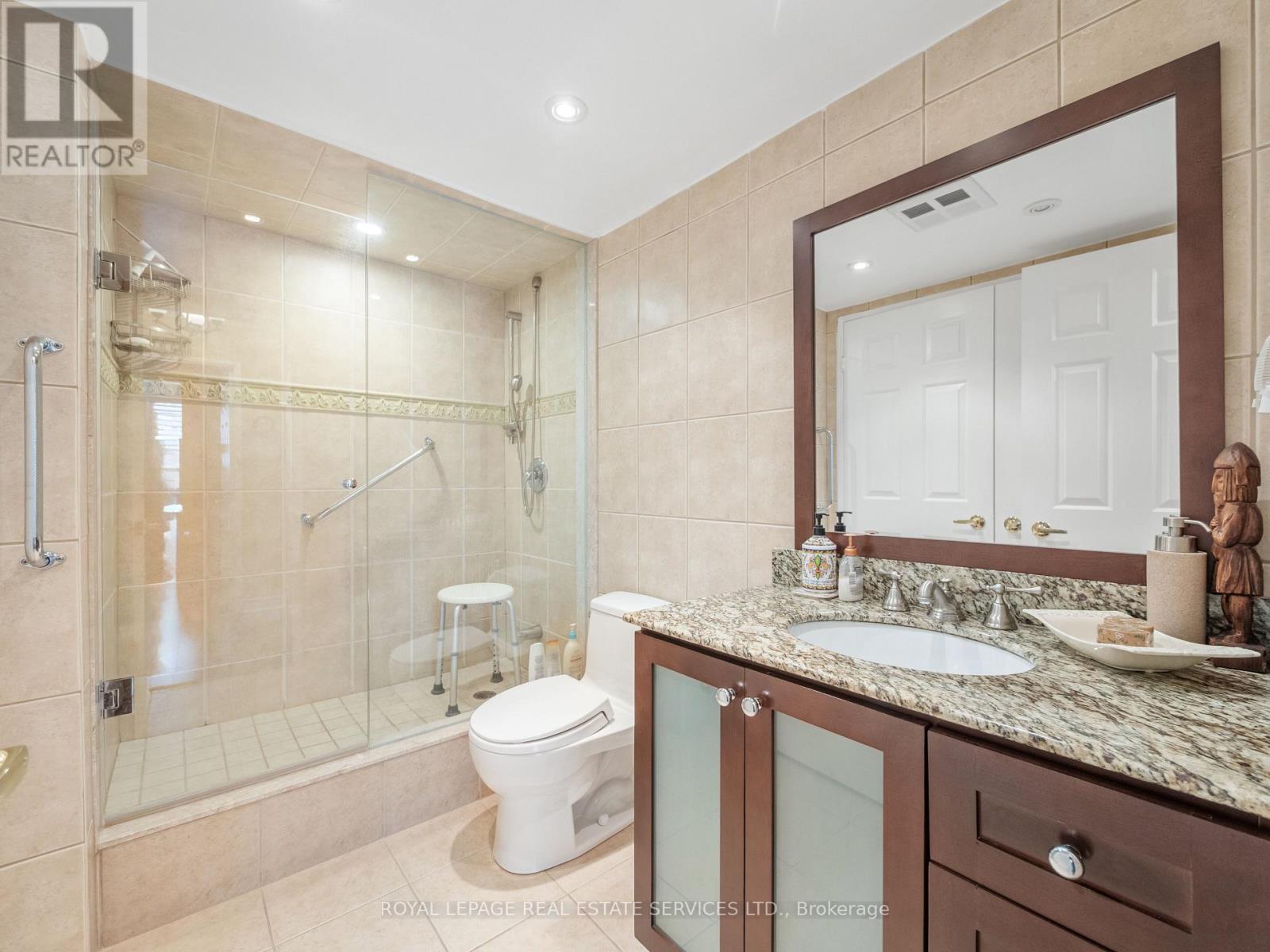 1404 - 131 Beecroft Road Property Photo 22
