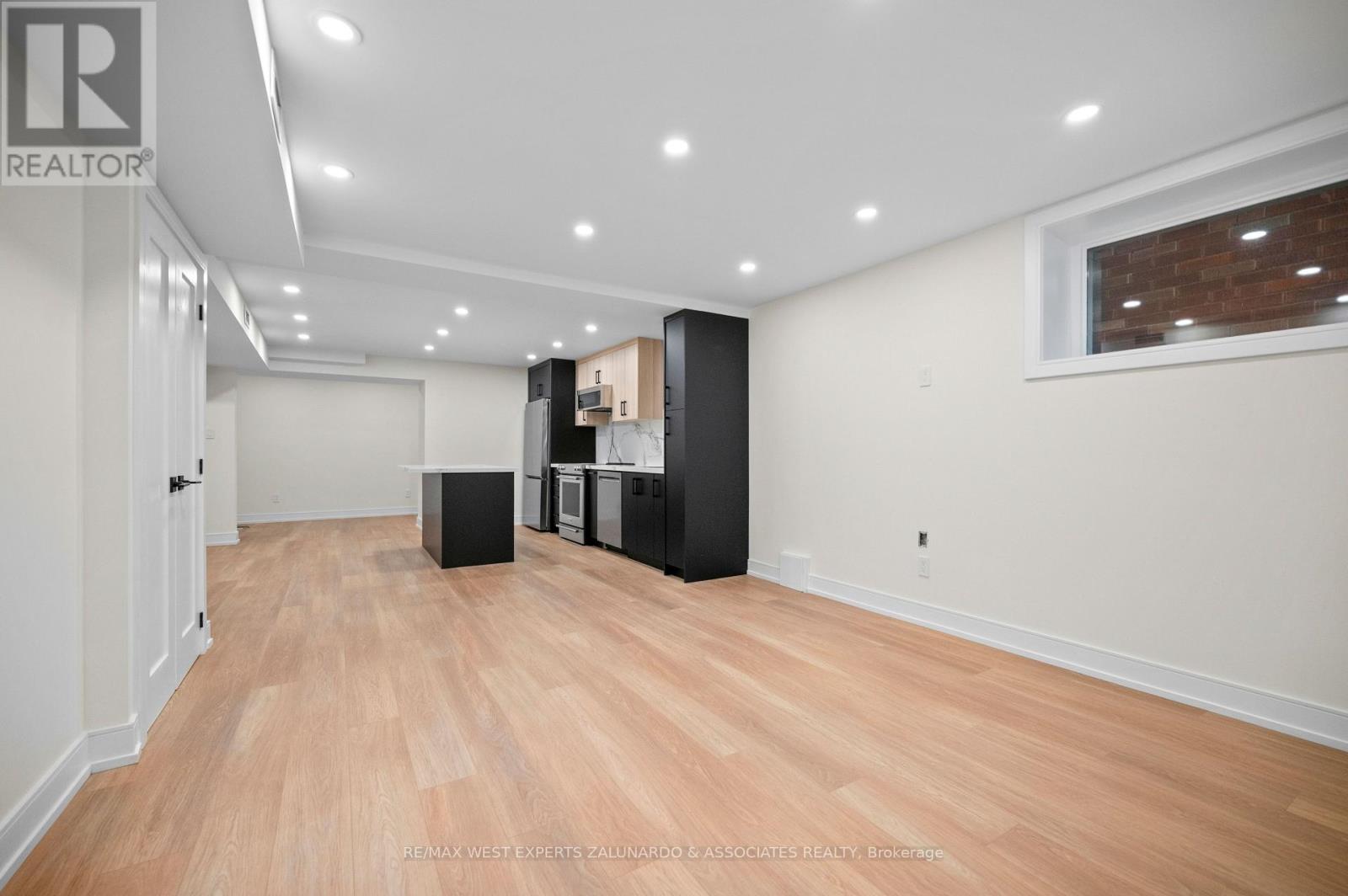 1 - 412 Glenholme Avenue Property Photo 8