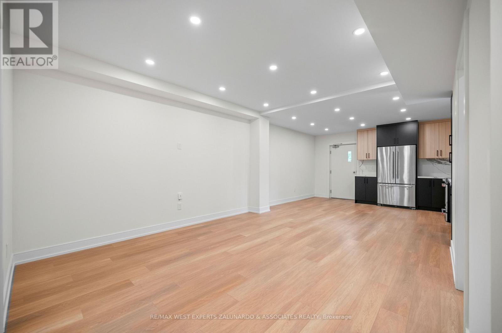 2 - 412 Glenholme Avenue Property Photo 7