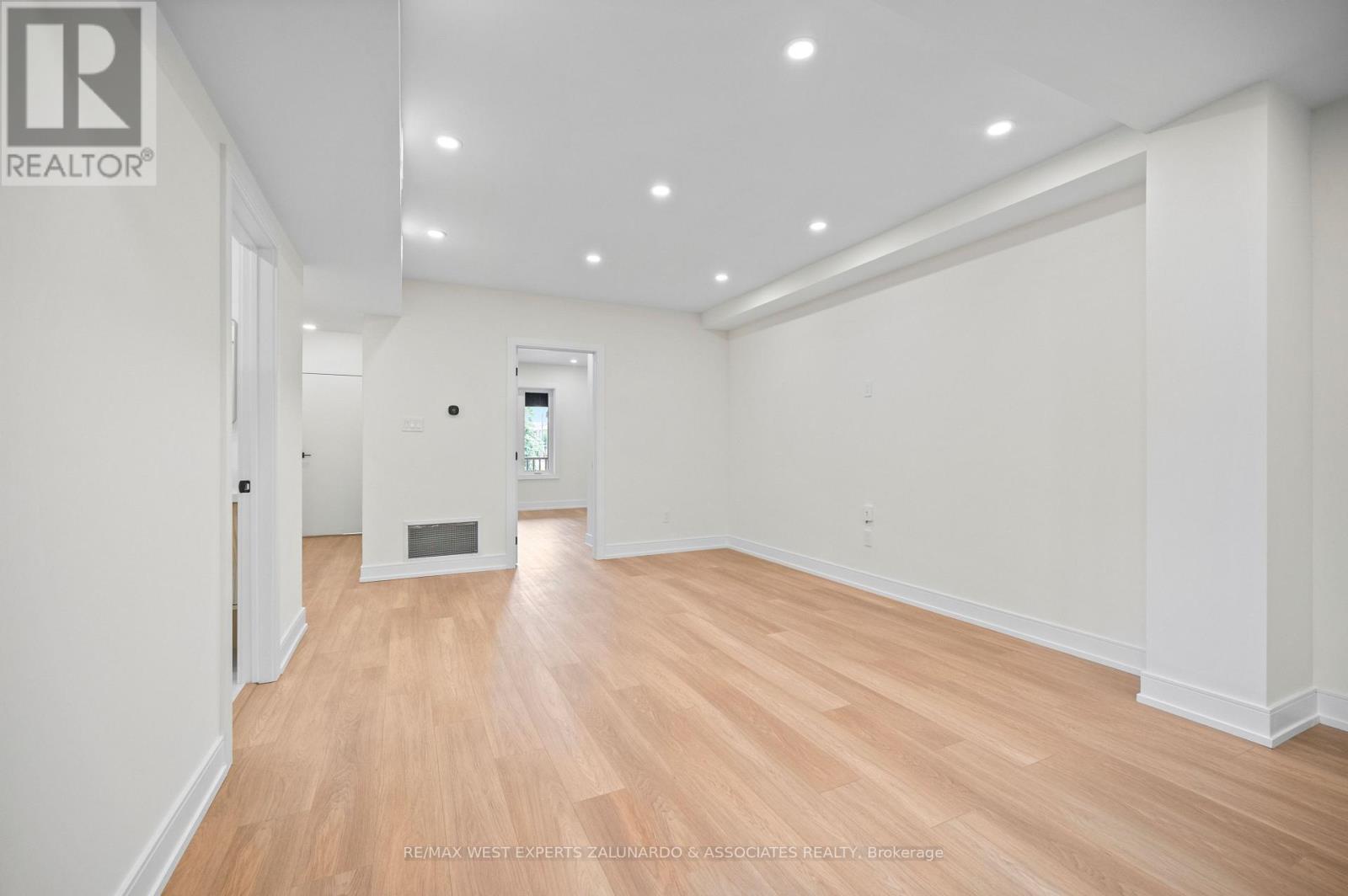 2 - 412 Glenholme Avenue Property Photo 8