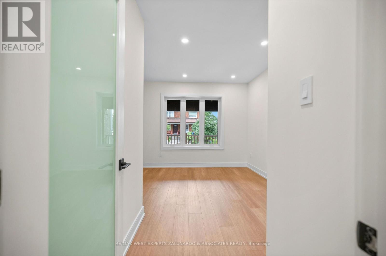 2 - 412 Glenholme Avenue Property Photo 11