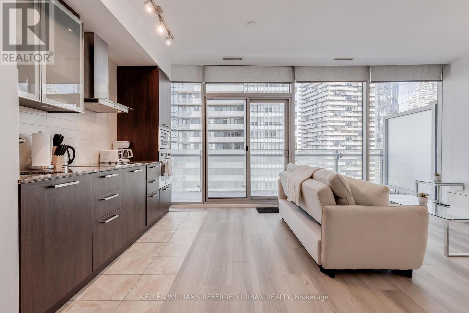 1812 - 14 York Street Property Photo 1