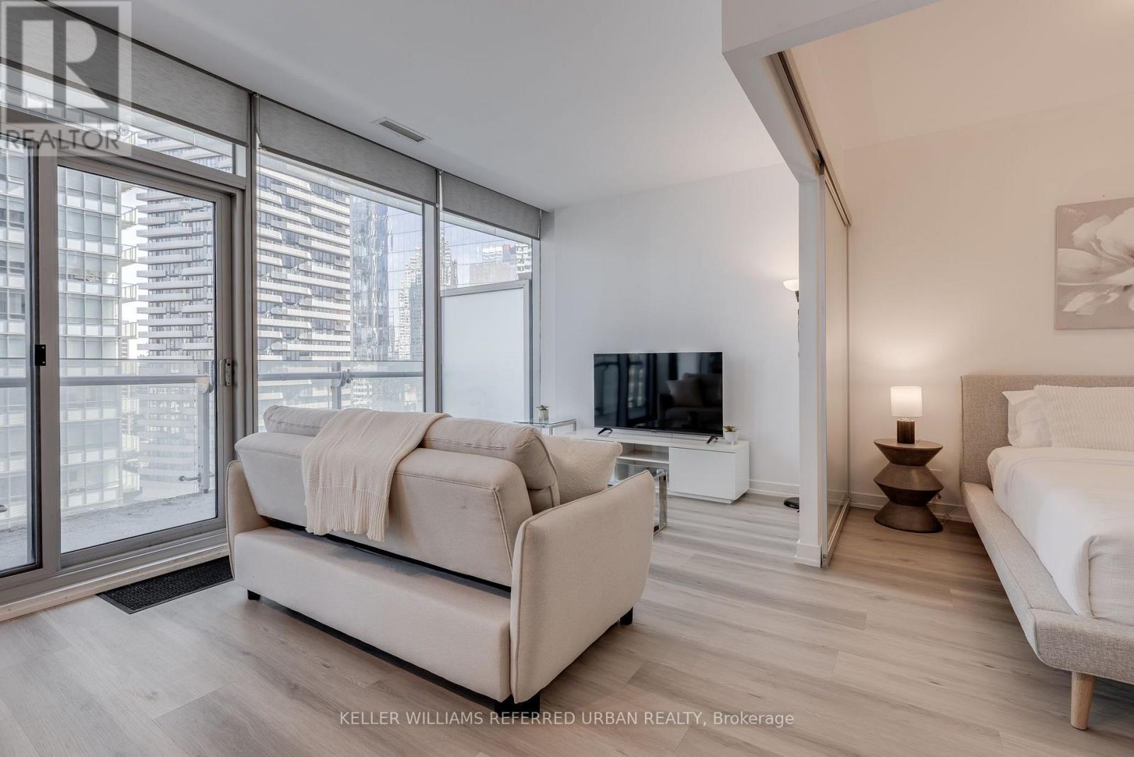 1812 - 14 York Street Property Photo 3