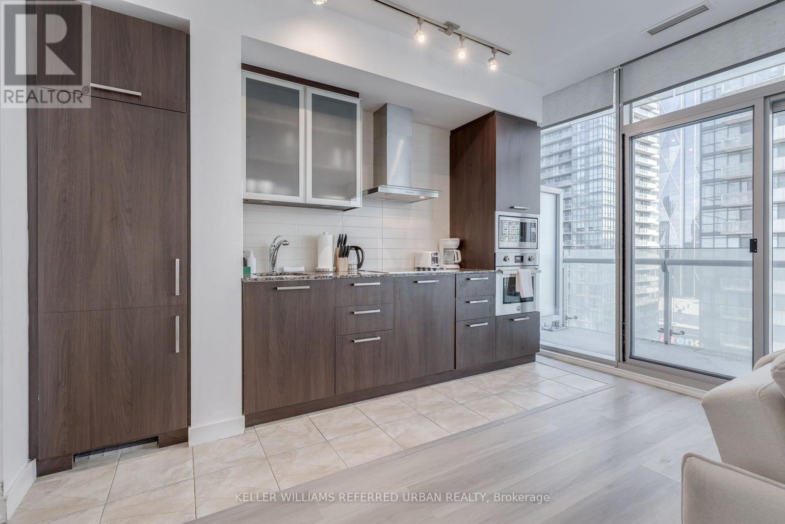 1812 - 14 York Street Property Photo 4
