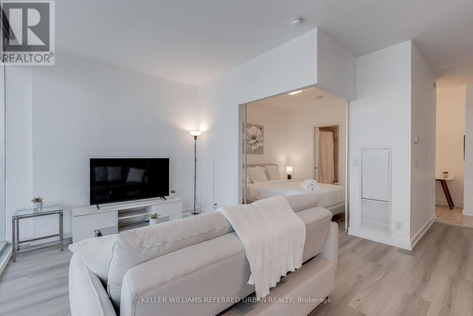 1812 - 14 York Street Property Photo 6