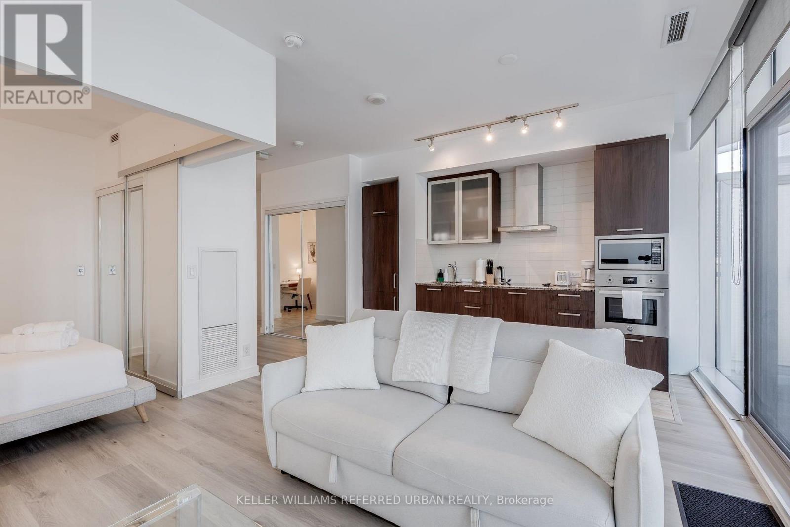 1812 - 14 York Street Property Photo 7