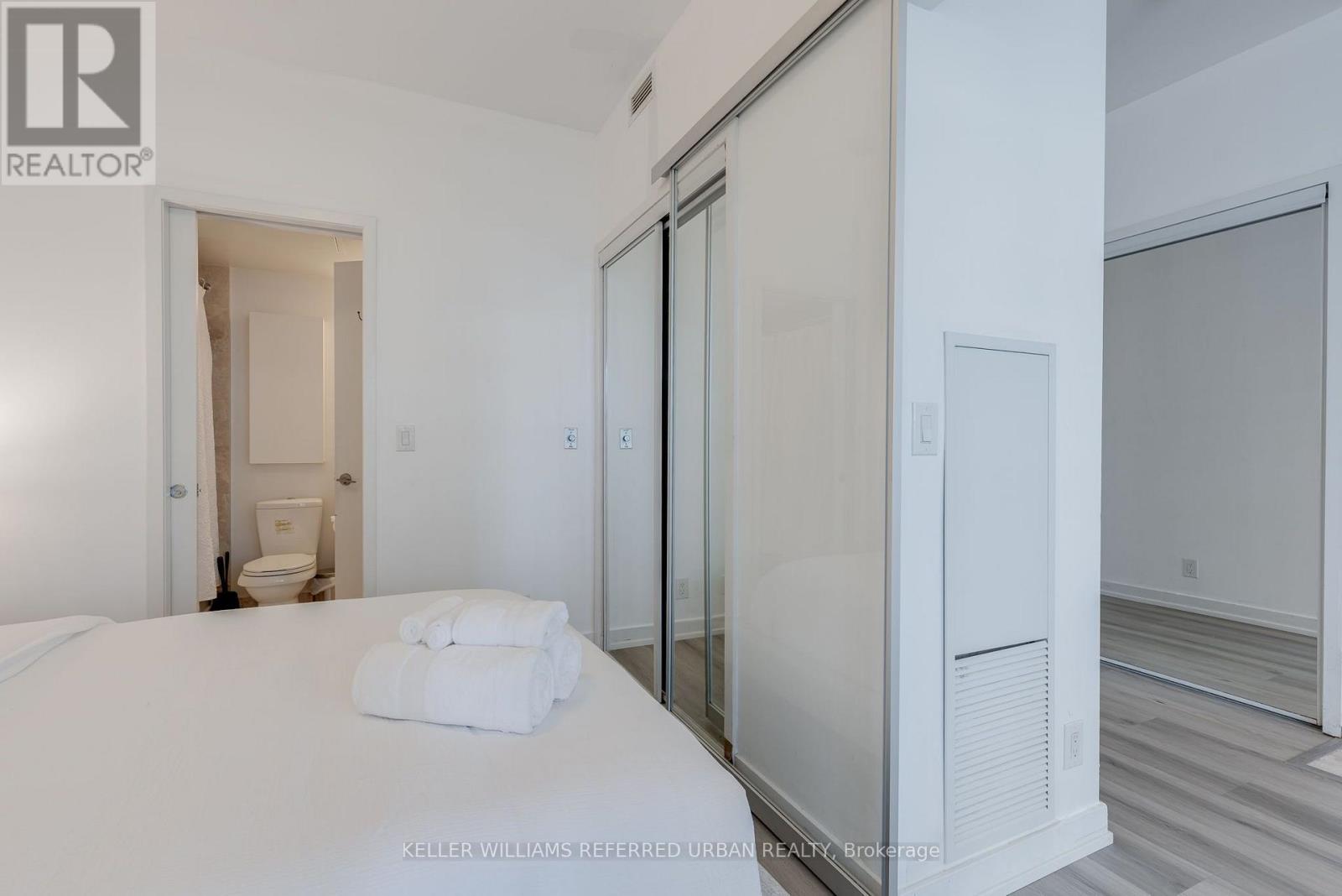 1812 - 14 York Street Property Photo 9